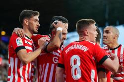 开云下载-西甲比赛场上两队展开激烈较量，看点十足