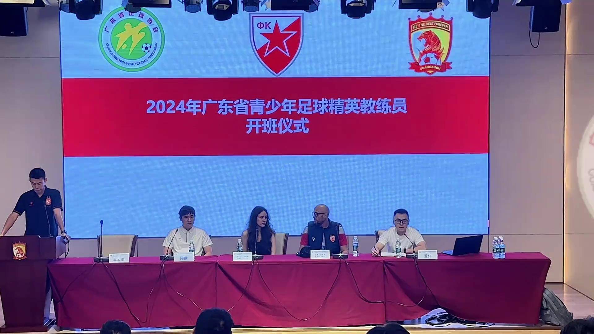 球队胜率低迷，教练组紧急开会研究的简单介绍