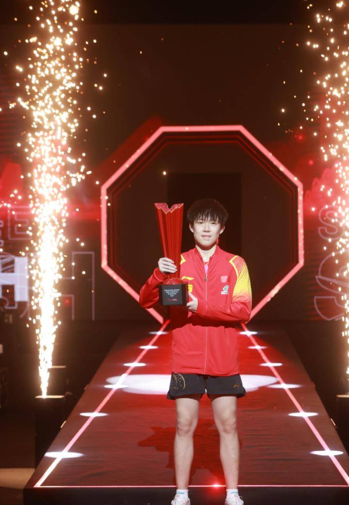 包含飙分高手争相上场，战胜对手实至名归的词条