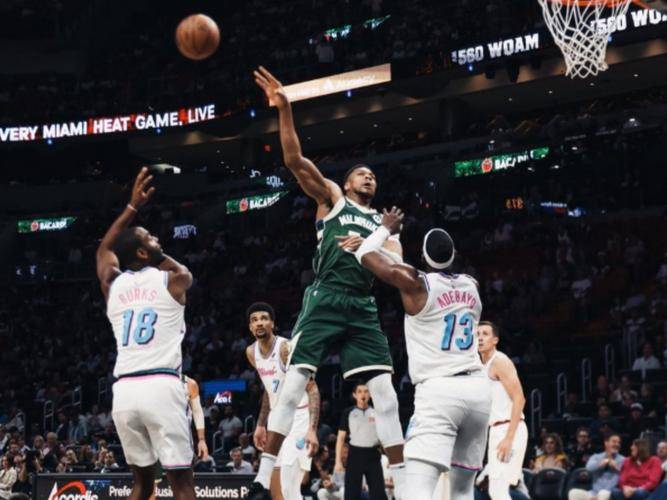 关于雄鹿完胜76人，客场保持全队士气高昂的信息